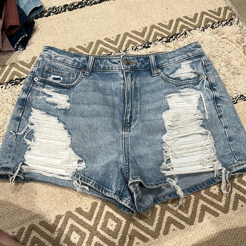 AE Mom Short